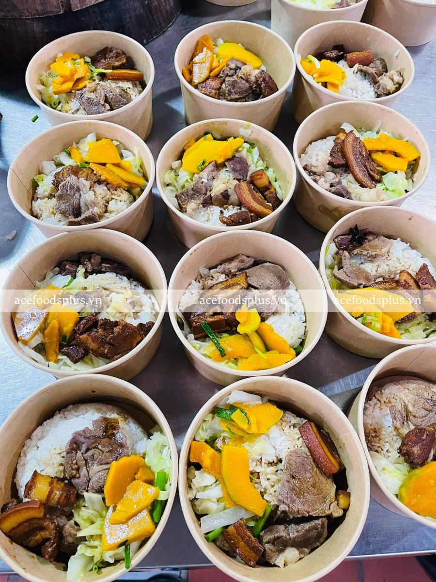 Các suất ăn được đóng hộp cẩn thận cho các y bác sĩ