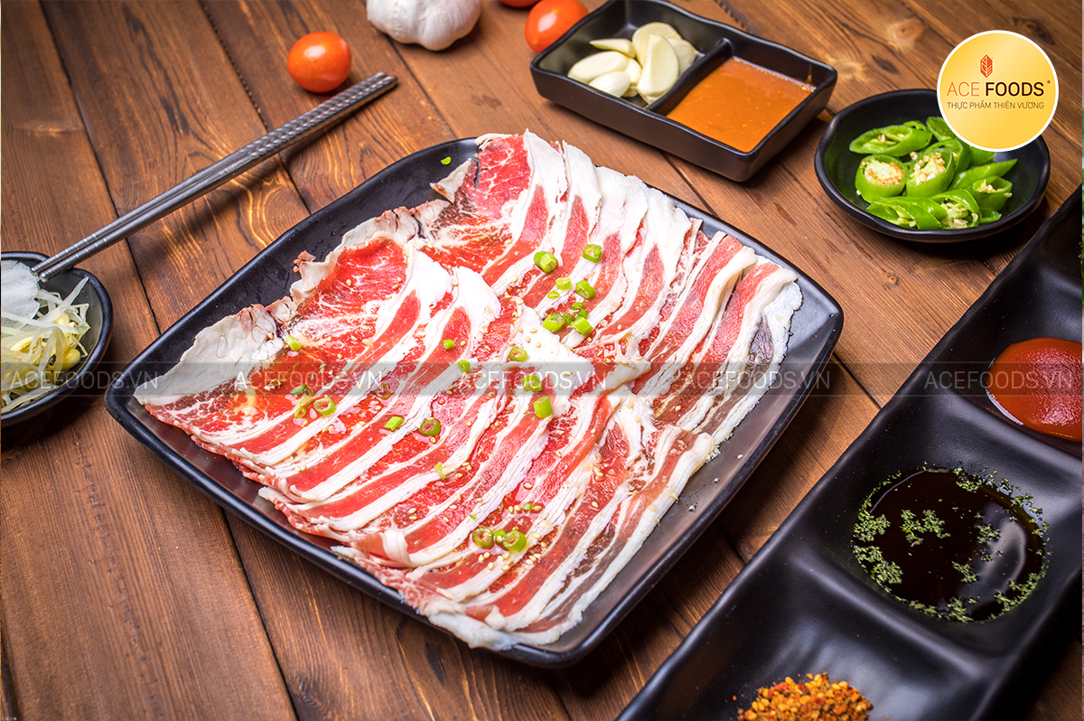 Ba chỉ bò Tây Ban Nha thái lát mỏng cho món lẩu thêm trọn vẹn