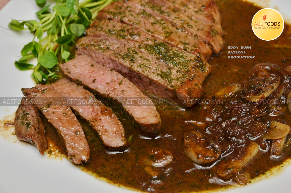 Bít tết làm từ thịt đùi gọ bò Nga rất mềm và không sợ khô