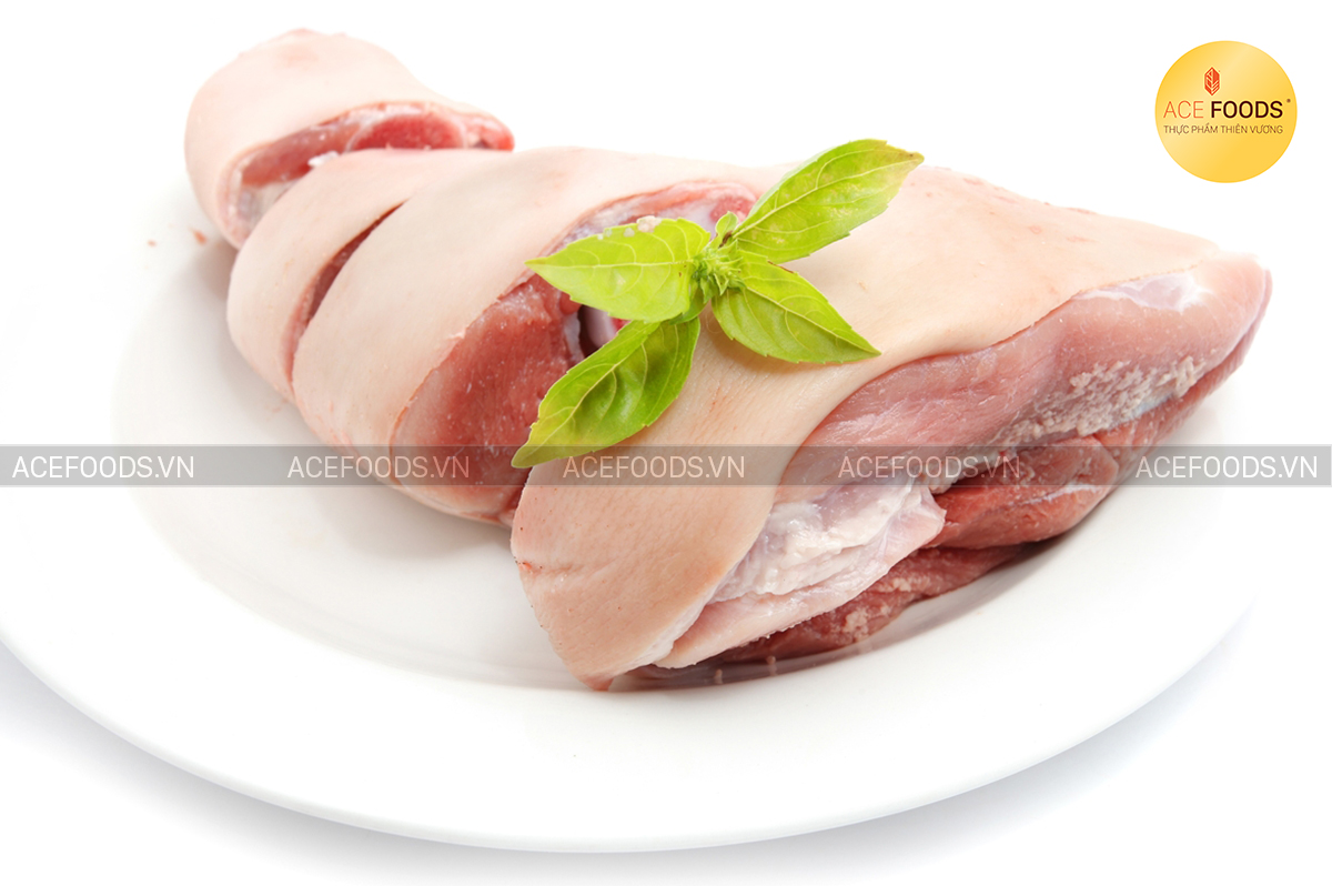 Khoanh giò heo Nga VLMK có phần da giòn, thịt thơm và mềm